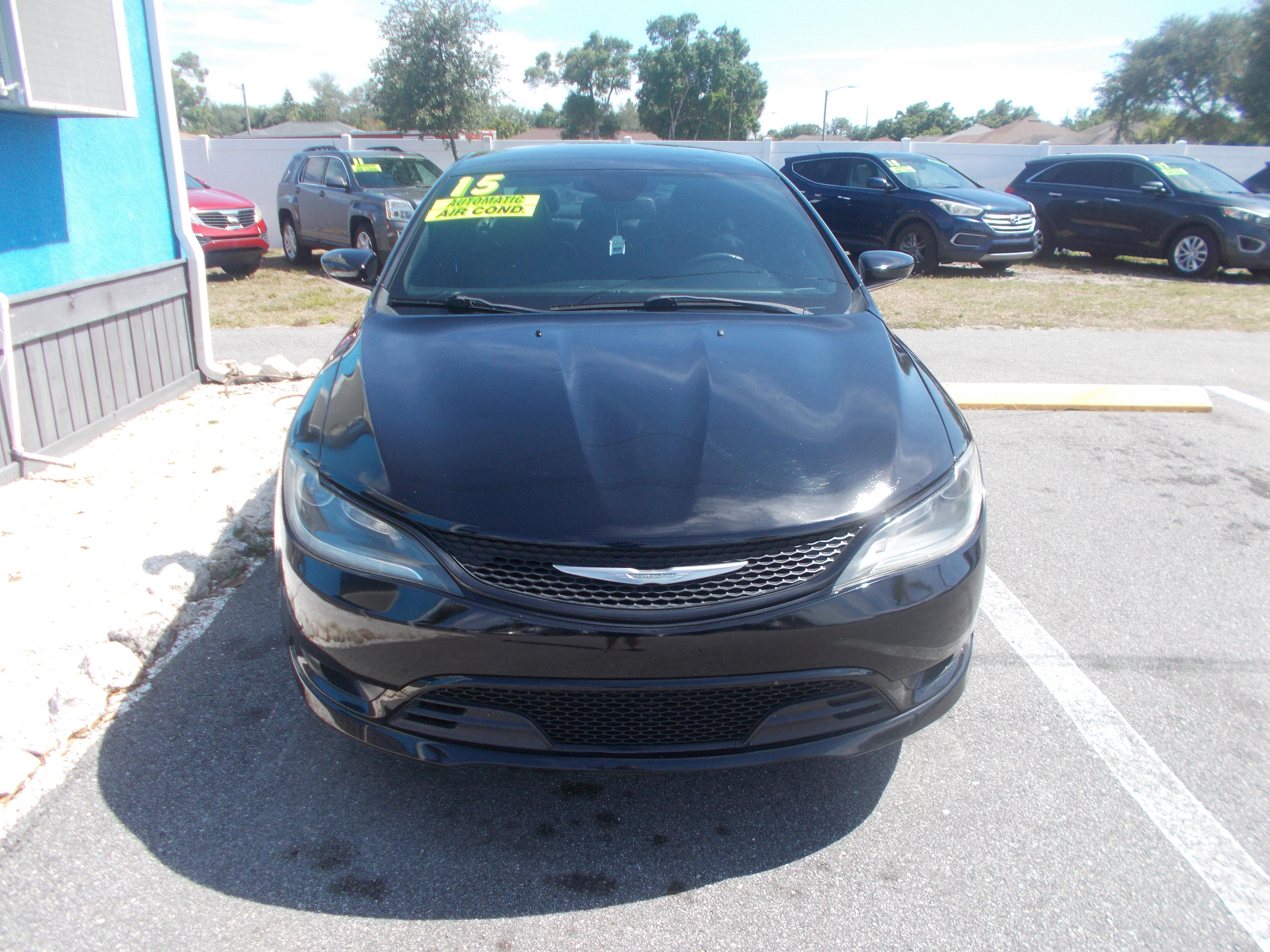2015 Chrysler 200 S's photo