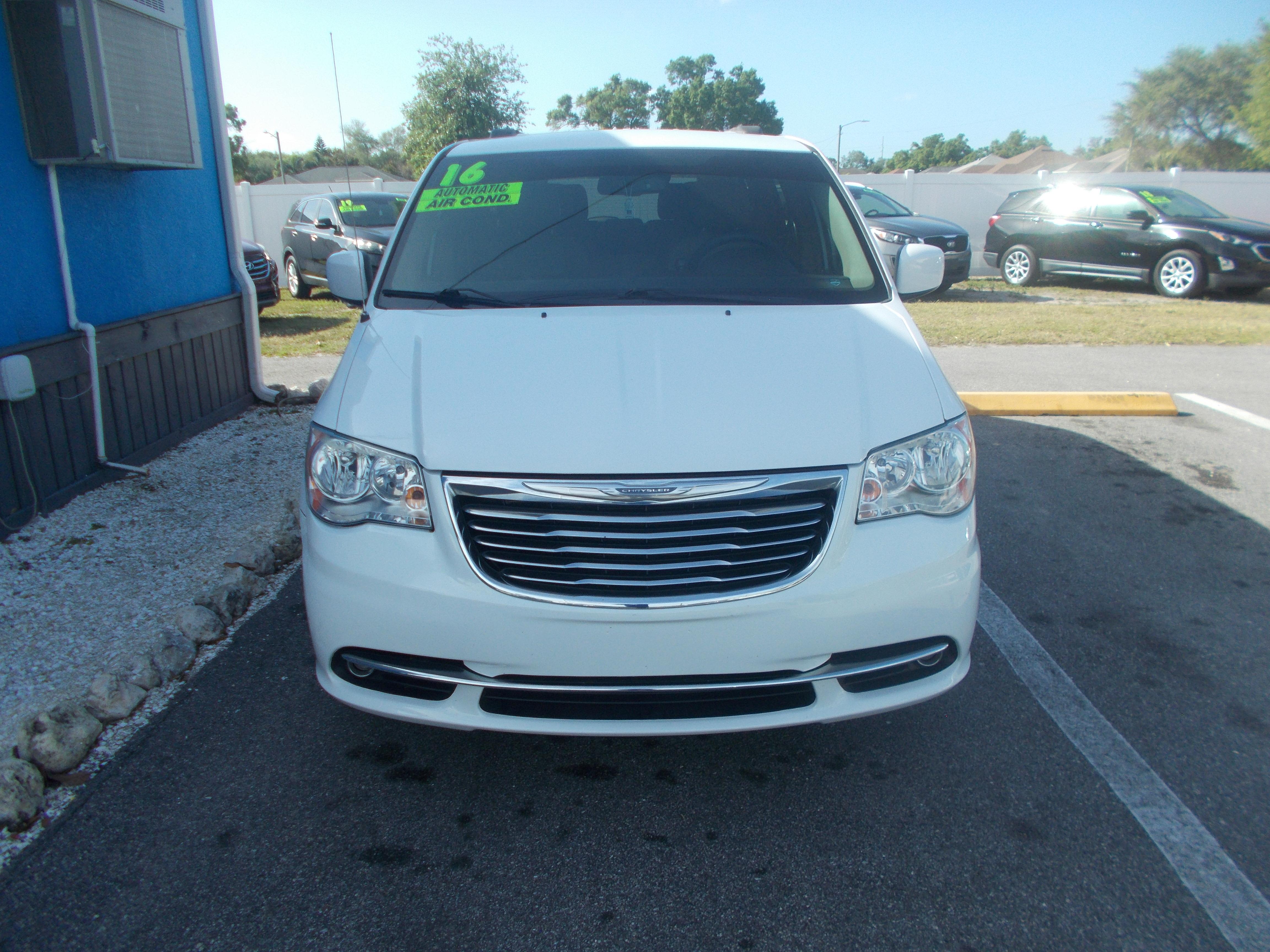 2016 Chrysler Town & Country Touring